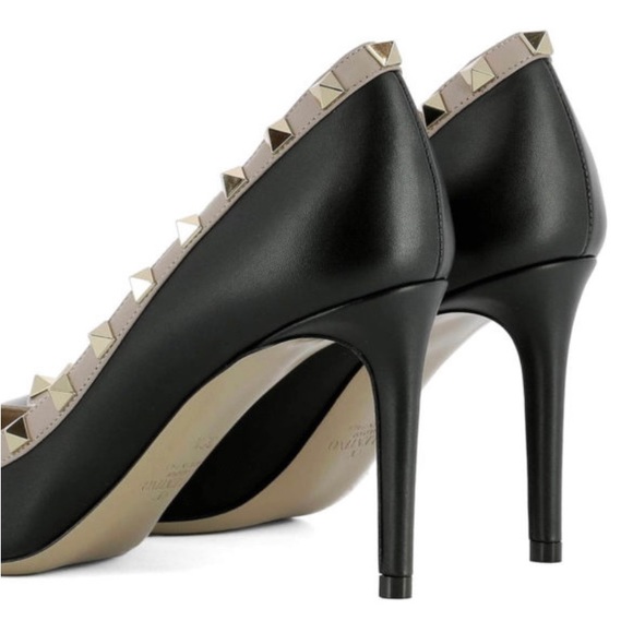 LIKE NEW Valentino Garavani Rockstud Black/Poudre/Nude Heels Sz 8/38 - Picture 4 of 13